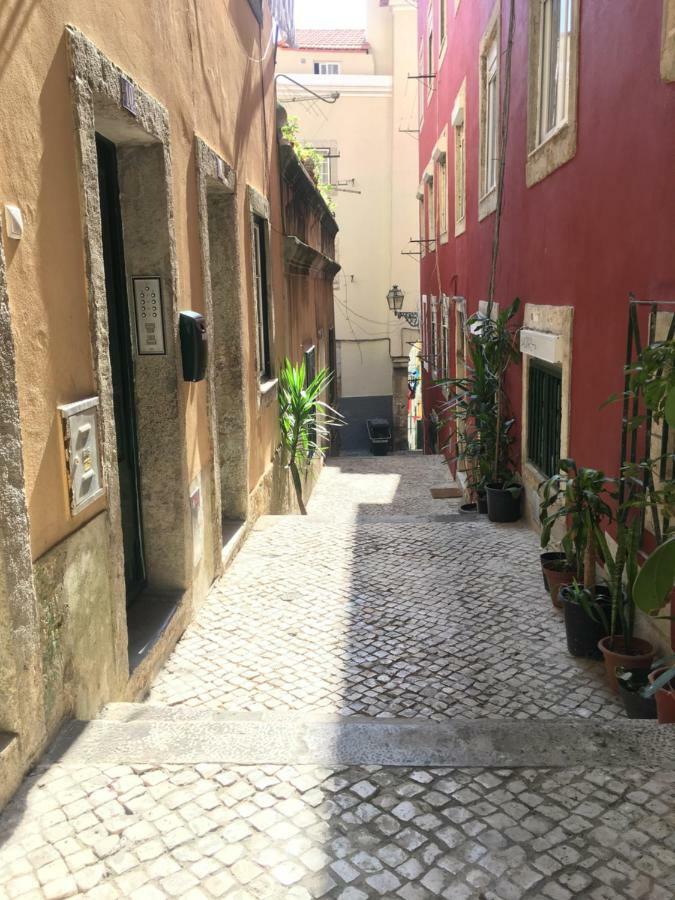 Casa Da Saudade, A Cozy Apartment In Alfama Lisbon Bagian luar foto